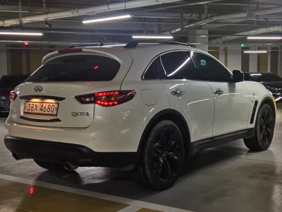 Infiniti QX70