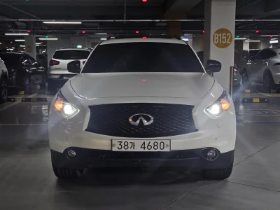 Infiniti QX70