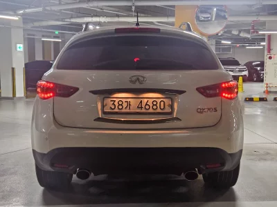 Infiniti QX70