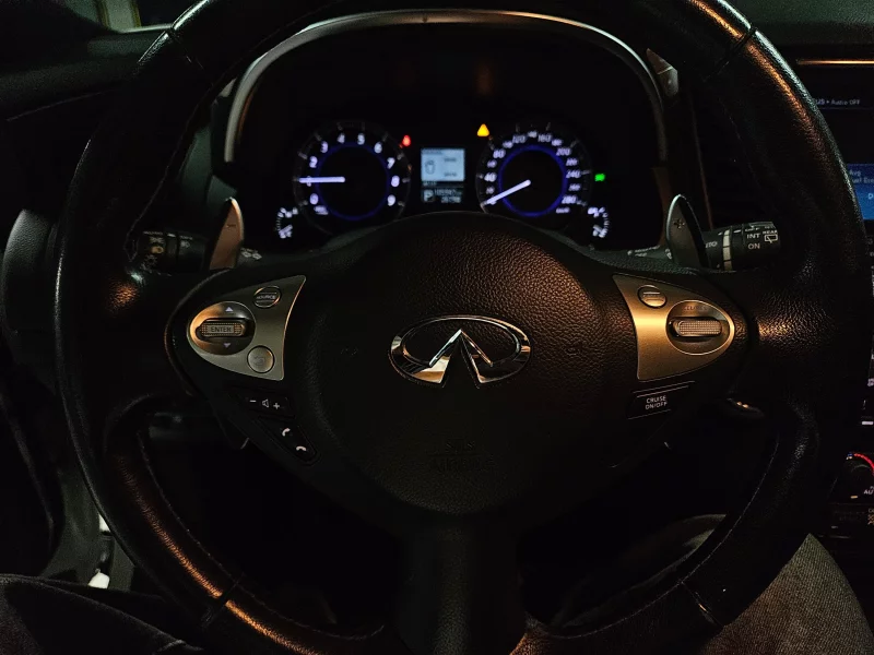 Infiniti QX70