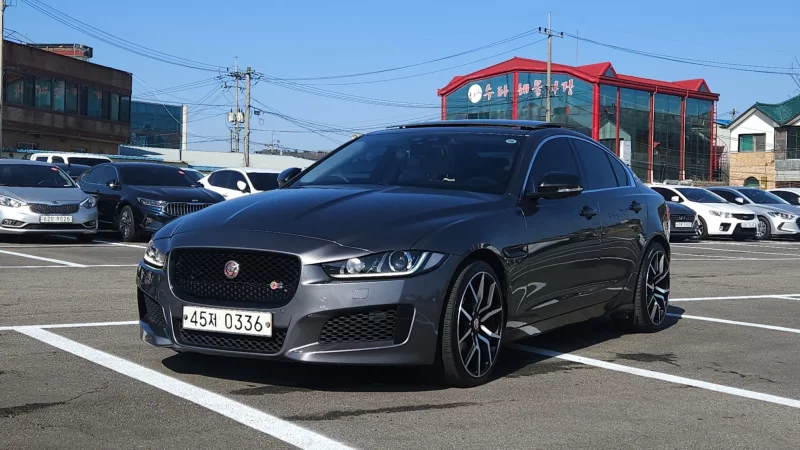 Jaguar XE