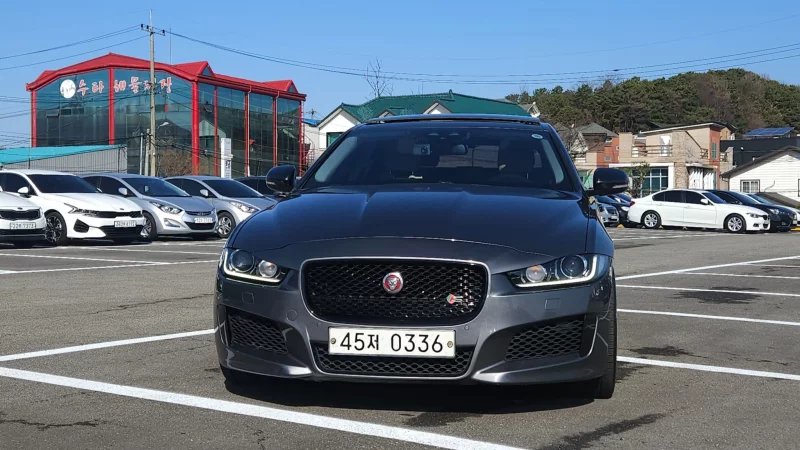 Jaguar XE