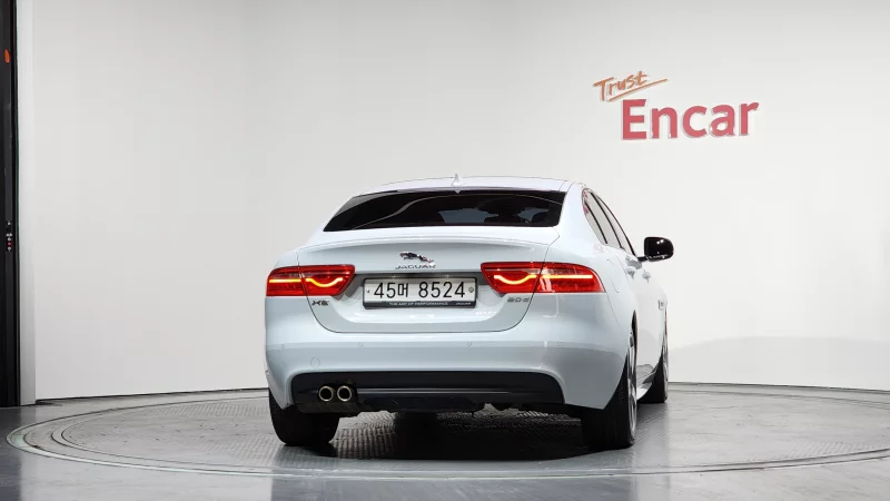 Jaguar XE