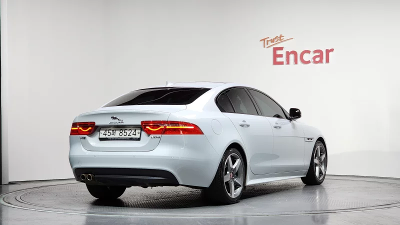 Jaguar XE