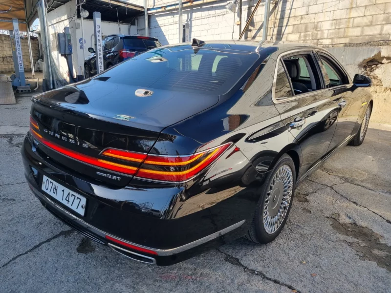 Genesis G90