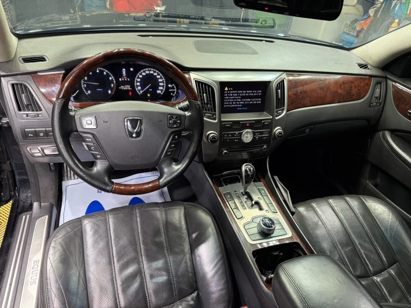 Hyundai Equus