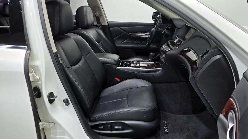 Infiniti Q70