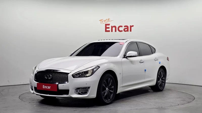 Infiniti Q70