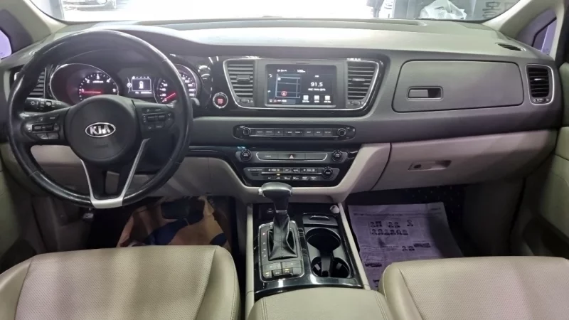 Kia Carnival