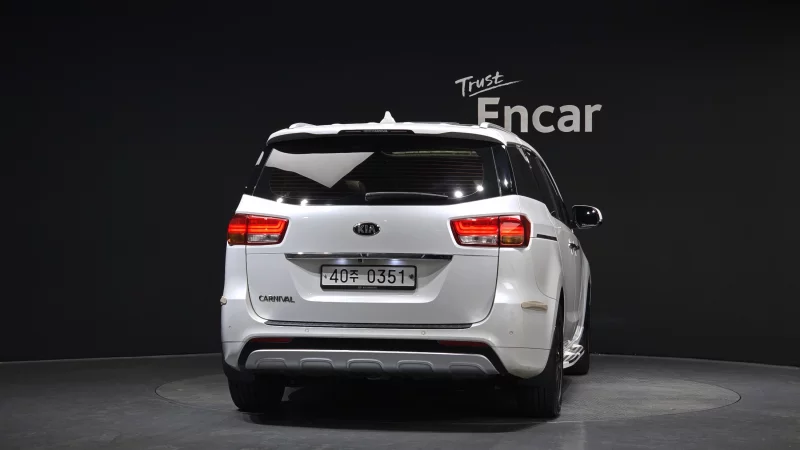 Kia Carnival