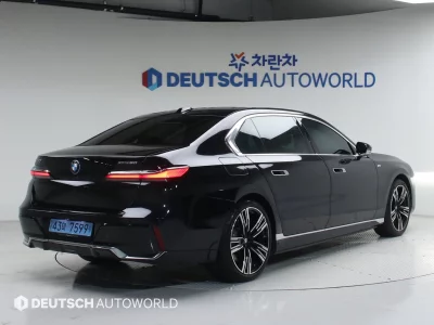 BMW i7