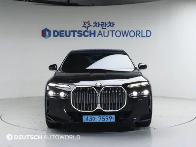 BMW i7