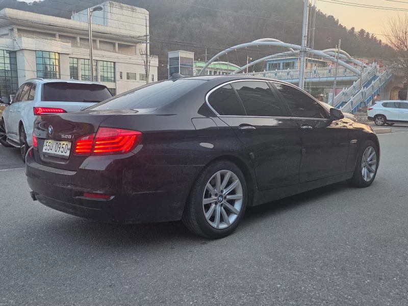 BMW 5-Series