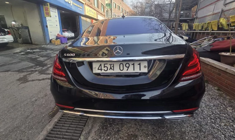 Mercedes-Benz S-Class