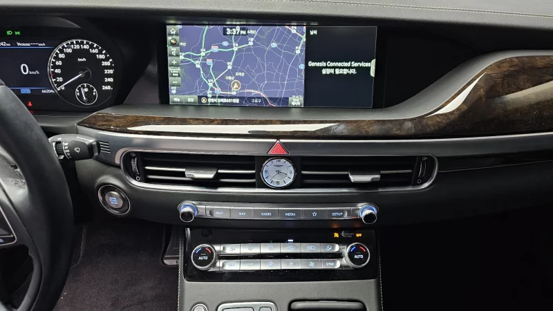Genesis G90