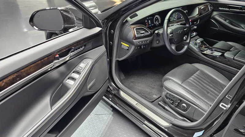 Genesis G90