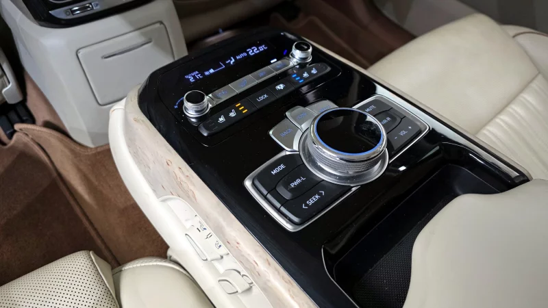 Genesis G90