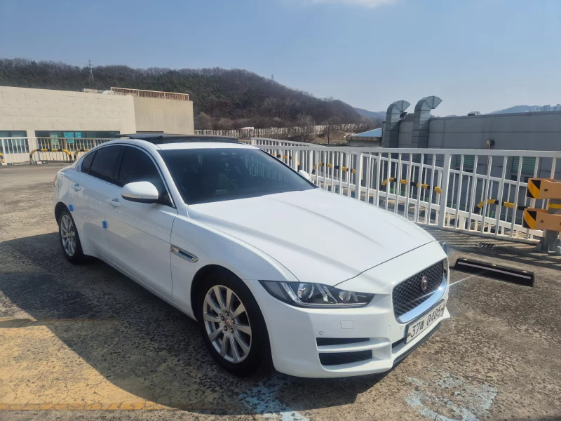 Jaguar XE