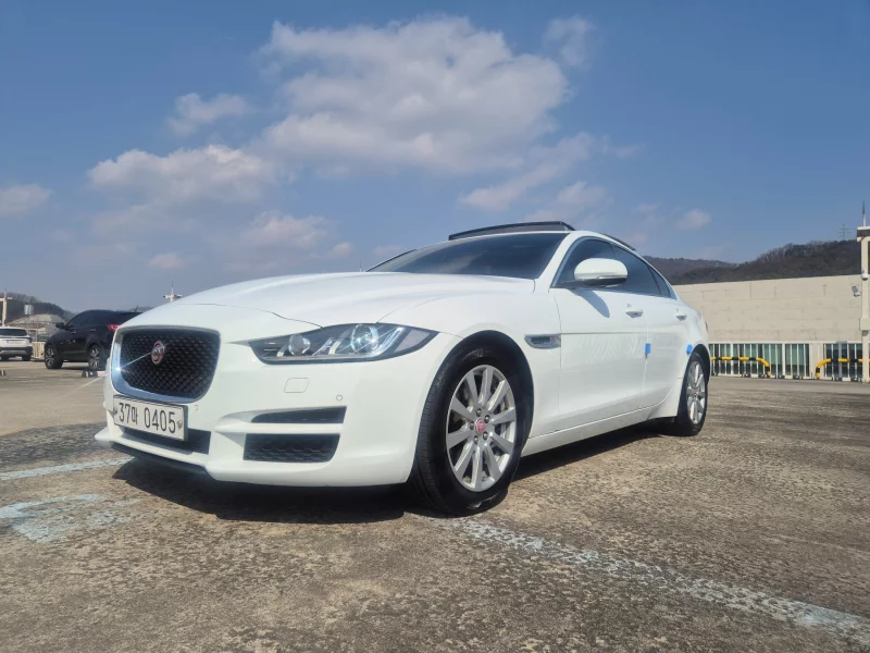 Jaguar XE