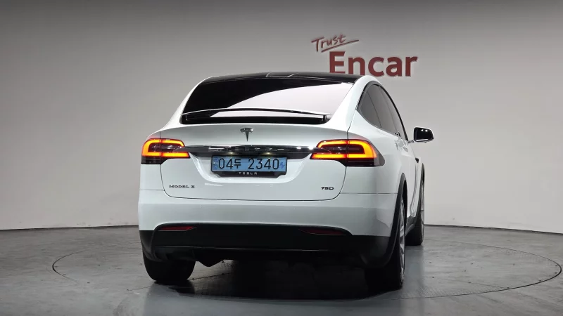 Tesla MODEL X