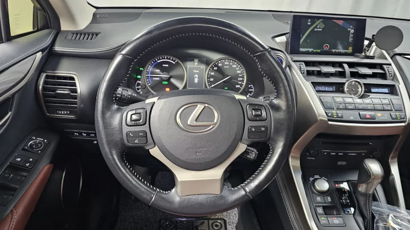 Lexus NX300h