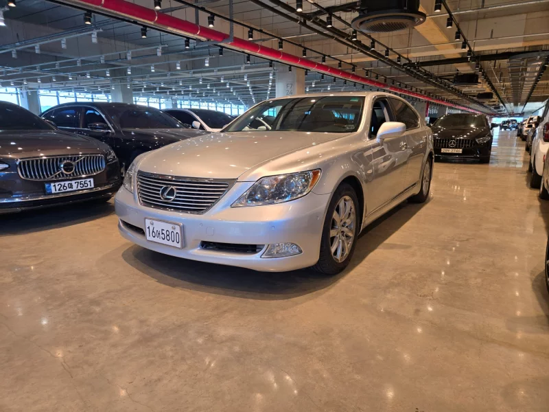Lexus LS