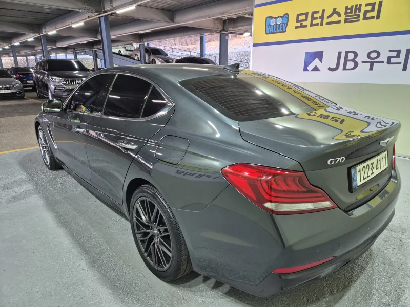 Genesis G70