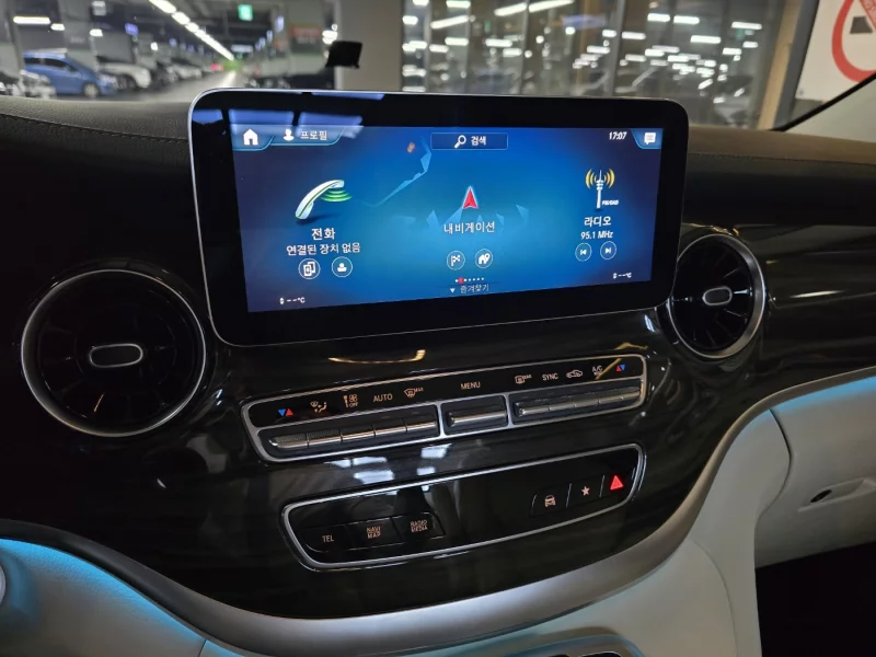 Mercedes-Benz V-Class