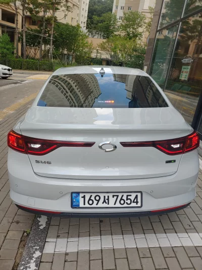 Renault SM6