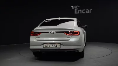 Renault SM6