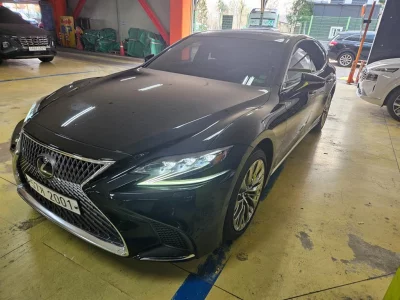 Lexus LS