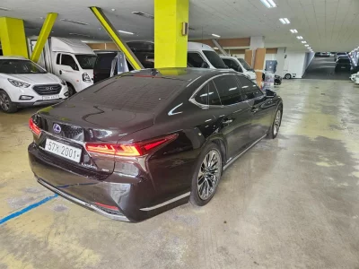 Lexus LS