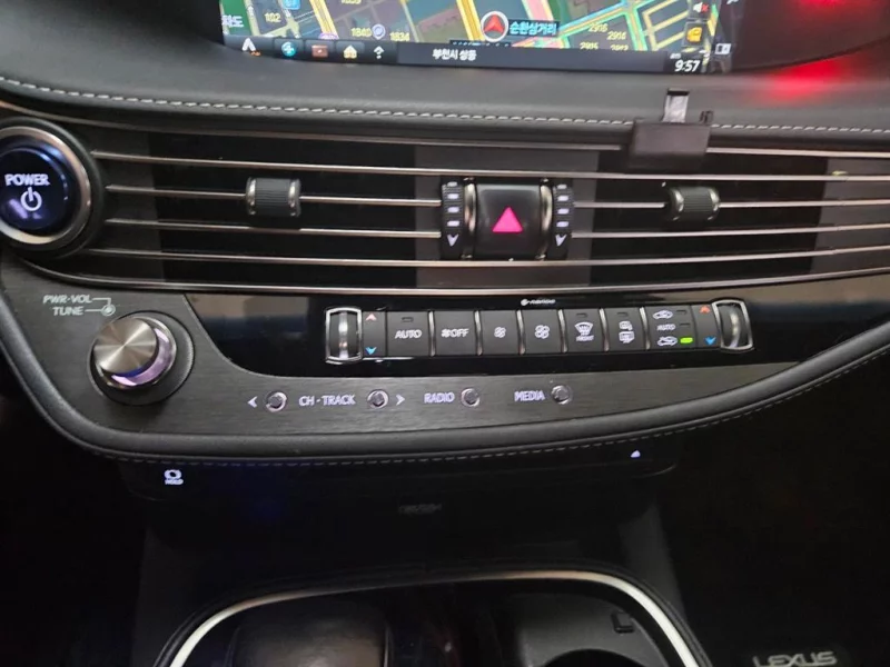 Lexus LS