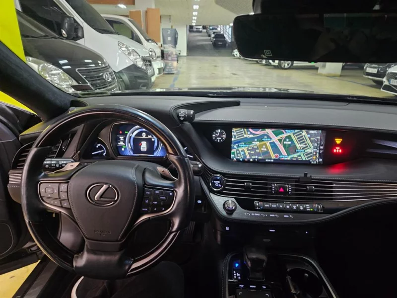 Lexus LS