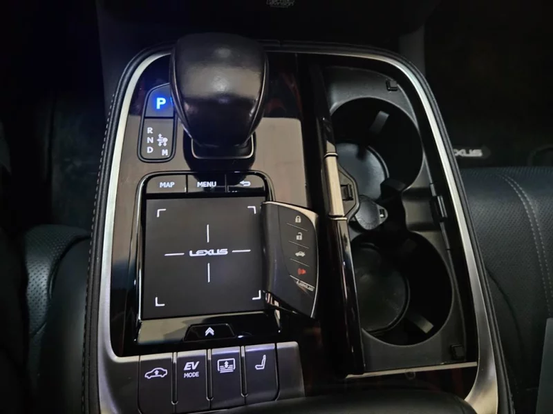Lexus LS