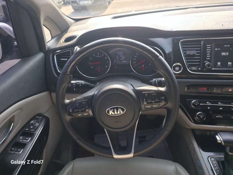 Kia Carnival