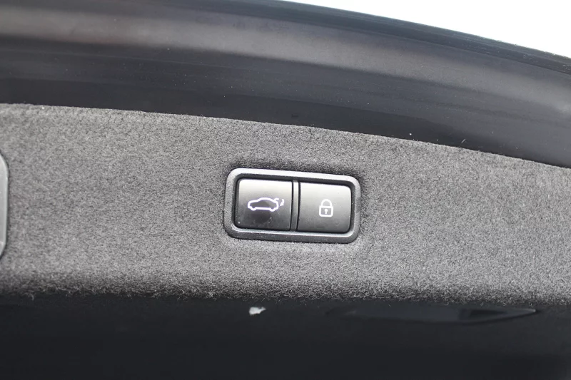Genesis EQ900