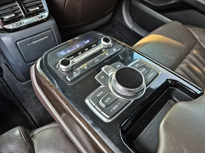 Genesis EQ900