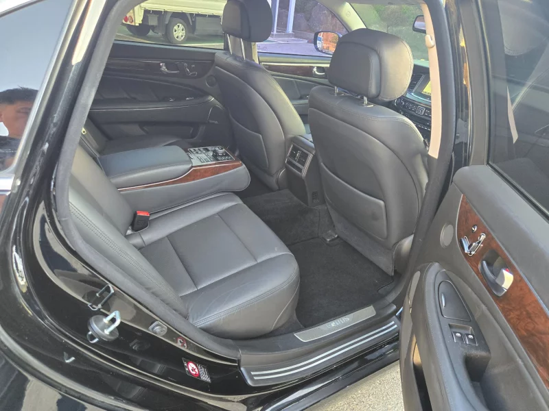 Hyundai Equus