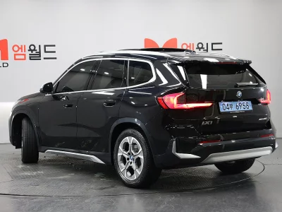BMW iX1