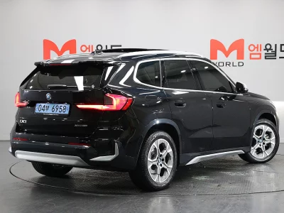 BMW iX1