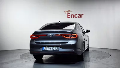 Renault SM6