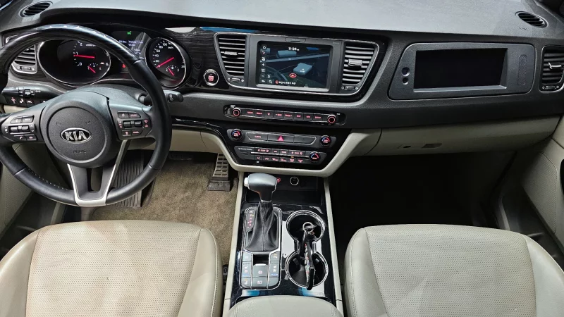 Kia Carnival