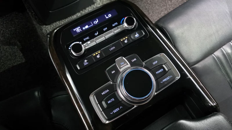 Genesis EQ900