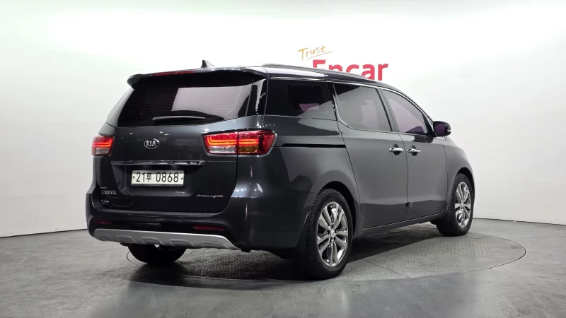 Kia Carnival