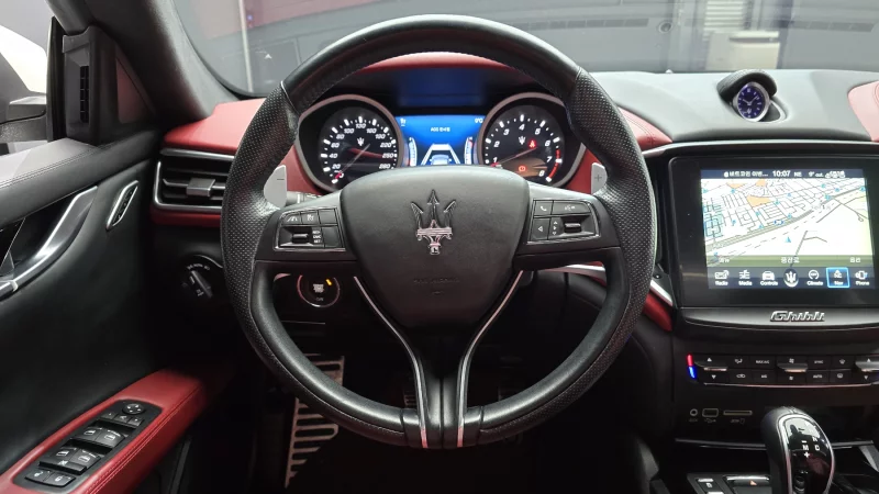 Maserati GHIBLI