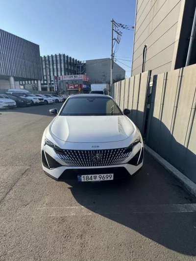 Peugeot 408