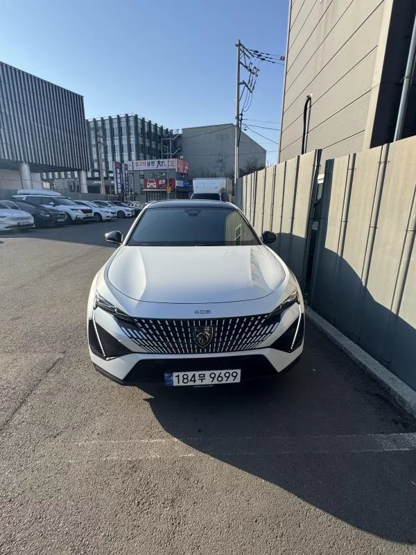 Peugeot 408