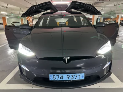 Tesla MODEL X