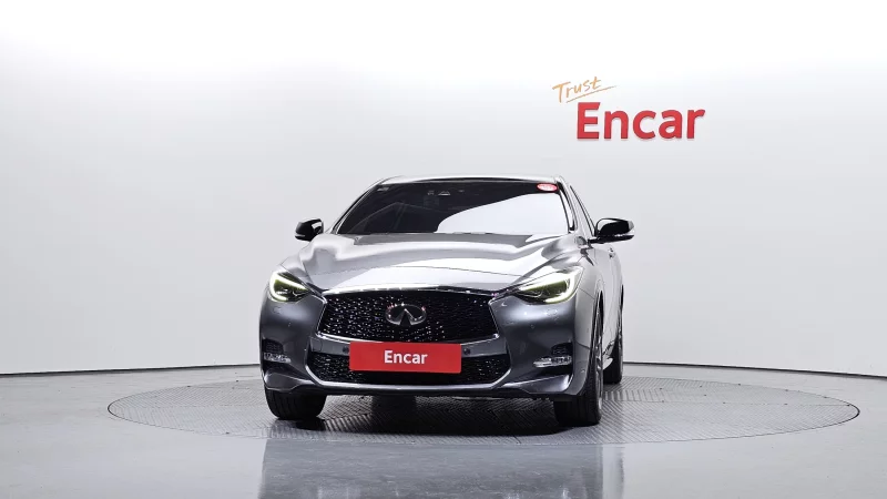 Infiniti Q30